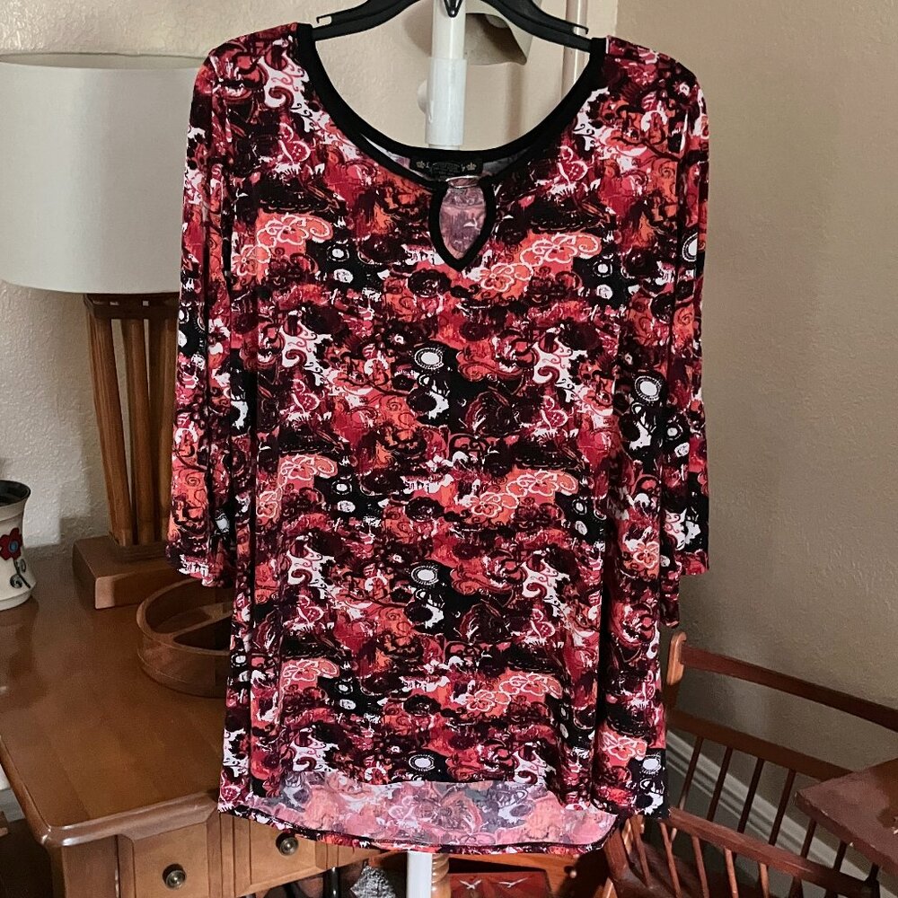 Women’s Plus Sz. 1X Suzie In The City Drop Tail Casual Top Shirt 3/4 Sleeves